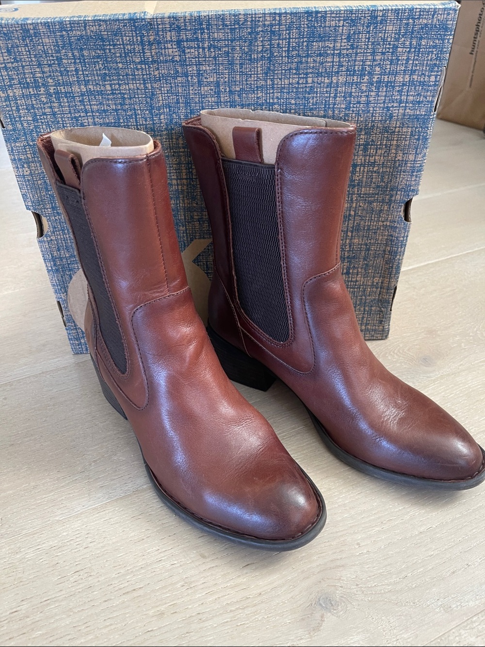 NEW! Born Tennys Women’s Cognac brown Leather Chelsea ankle boots Size 10 #16